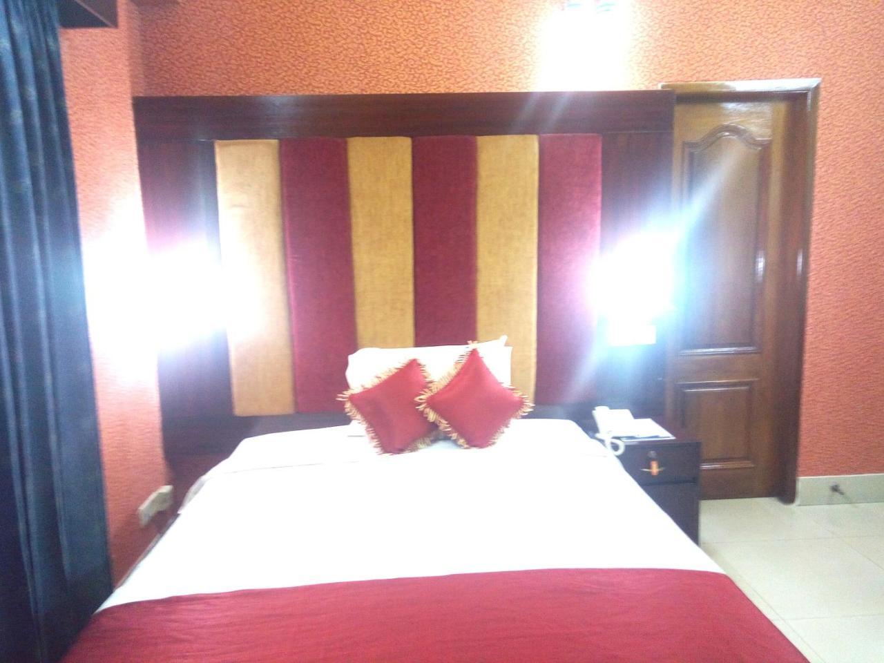 Hotel Lake View Plaza Dhaka Ngoại thất bức ảnh